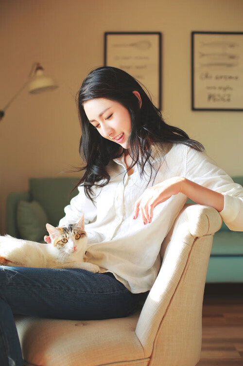 爱游戏体育平台-葡萄牙在欧预赛中取得胜利——球迷呐喊声不绝，葡萄牙球队比赛